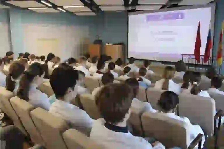 Мероприятия, посвящённые воссоединению Крыма с Россией и 100-летию Артека, прошли в Московском областном медицинском колледже