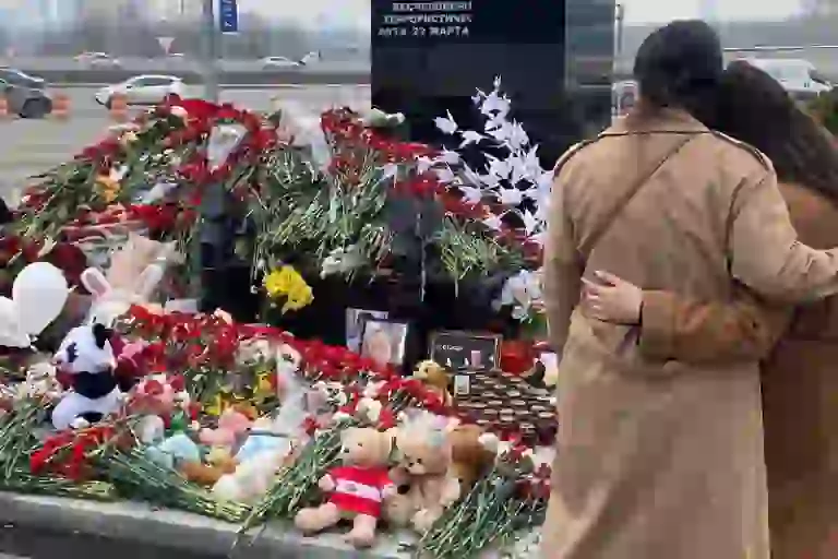 Студенты Московского областного медицинского колледжа почтили память жертв теракта в «Крокус Сити Холл»