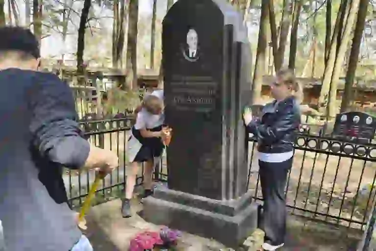 Память живет в наших сердцах: история врача, ставшего символом преданности делу