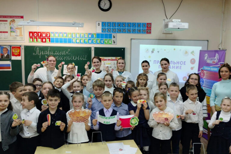 Волонтёры-медики провели акцию «Здоровое питание доступно детям» в Коломне