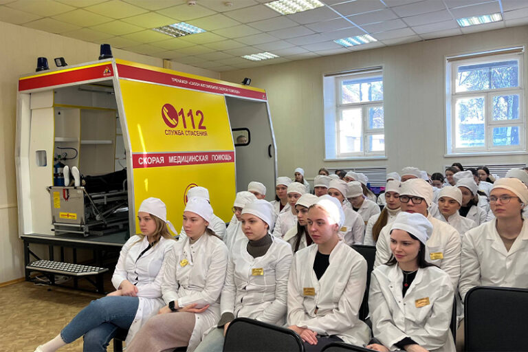 Встреча с выпускниками в формате «Знакомство с будущей профессией»