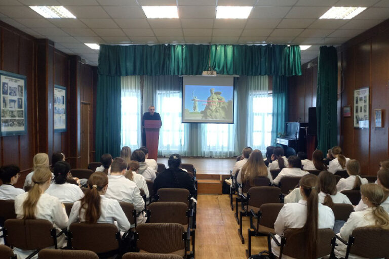 В Московском областном медицинском колледже прошли мероприятия, посвящённые годовщине завершения Сталинградской битвы