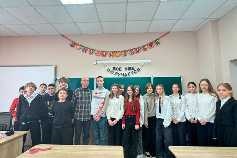 Волонтеры-медики Наро-Фоминского филиала провели мастер-класс по оказанию первой помощи