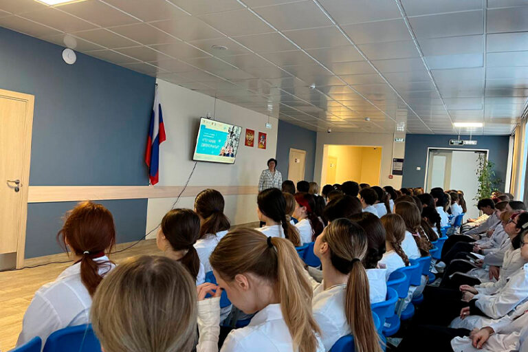 В Московском областном медицинском колледже прошли занятия цикла «Разговоры о важном», посвящённые теме дипломатии