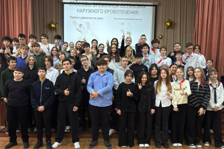 Волонтеры-медики Мытищинского филиала Московского областного медицинского колледжа провели профориентационное мероприятие для школьников