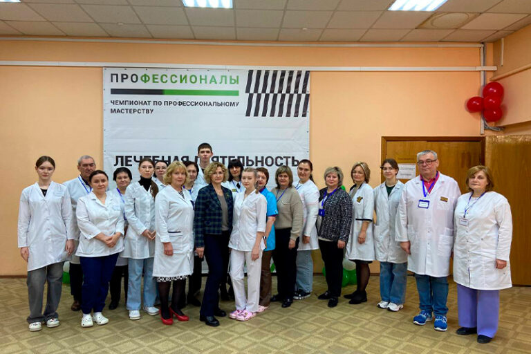 В Московском областном медицинском колледже прошёл региональный этап чемпионата «Профессионалы» по компетенции «Лечебная деятельность (Фельдшер)»