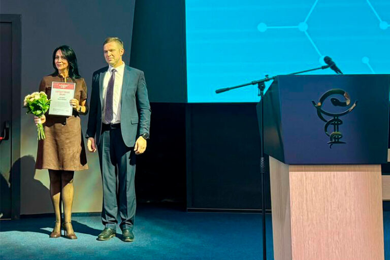 Советник директора по воспитанию Московского областного медицинского колледжа Наталья Костяева награждена Благодарственным письмом Народного фронта