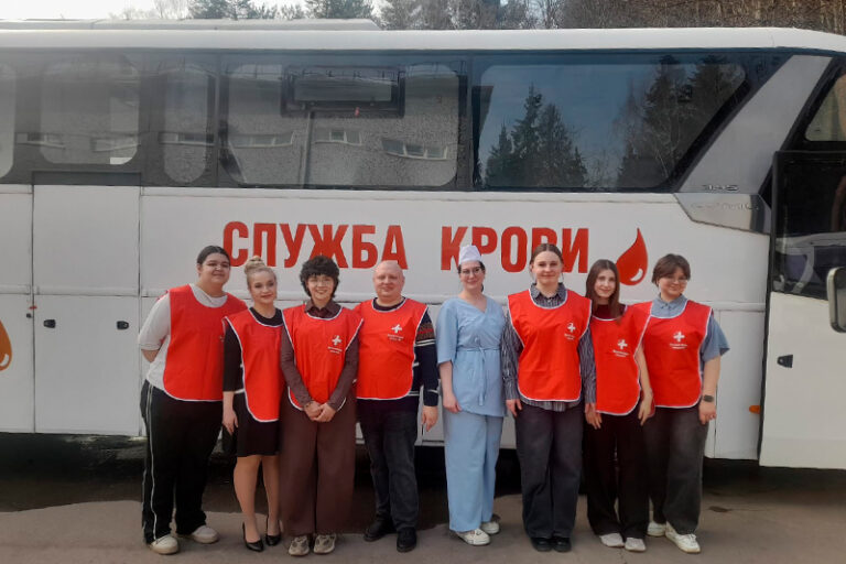 Студенты Московского областного медицинского колледжа посетили выставку в военном госпитале Голицыно