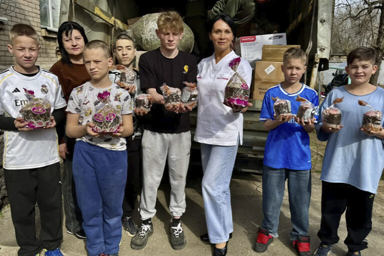 С 3 по 8 апреля состоялась третья гуманитарная миссия на Донбасс с участием представителей Московского областного медицинского колледжа.